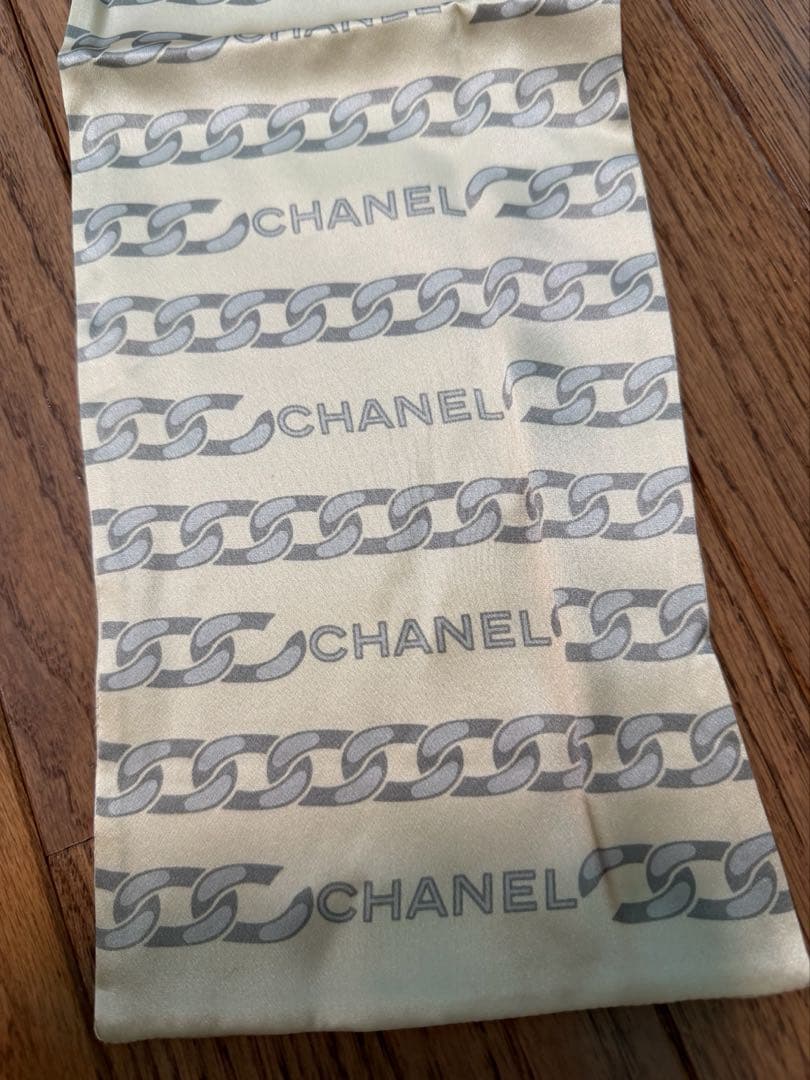 ヴィンテージ　CHANEL シルクスカーフ