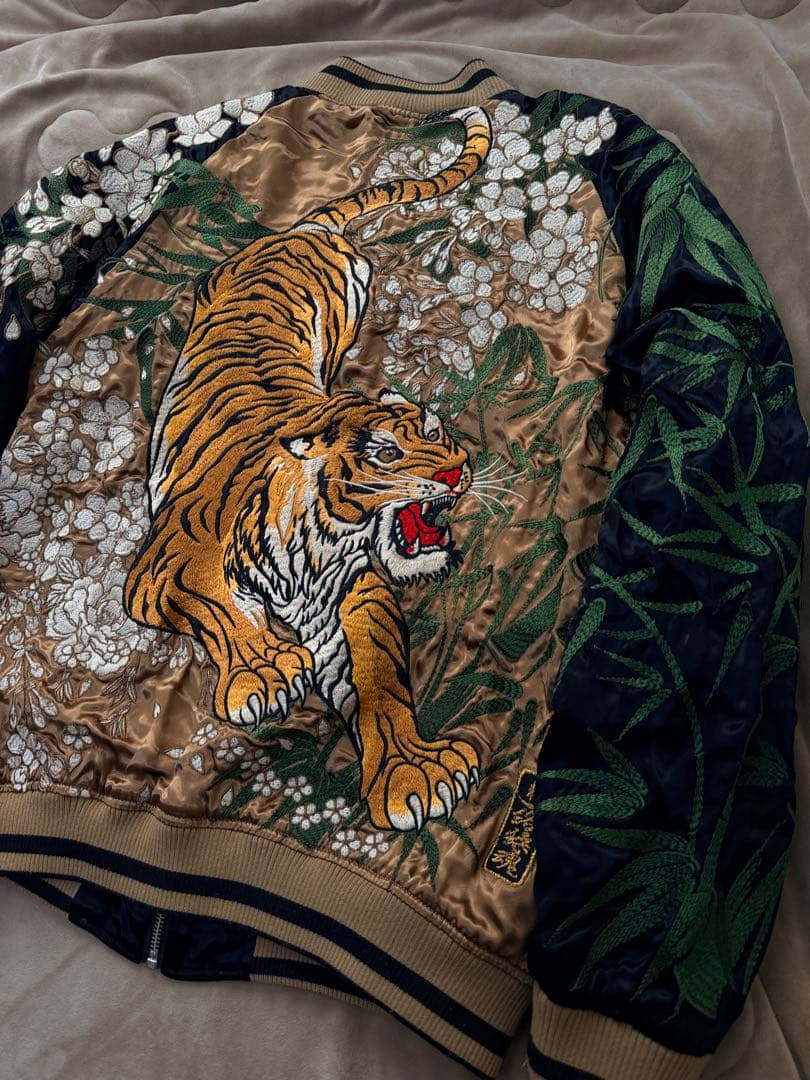 美品 ２面用 絡繰魂 虎 桜 日本限定 スカジャン vintage レーヨン