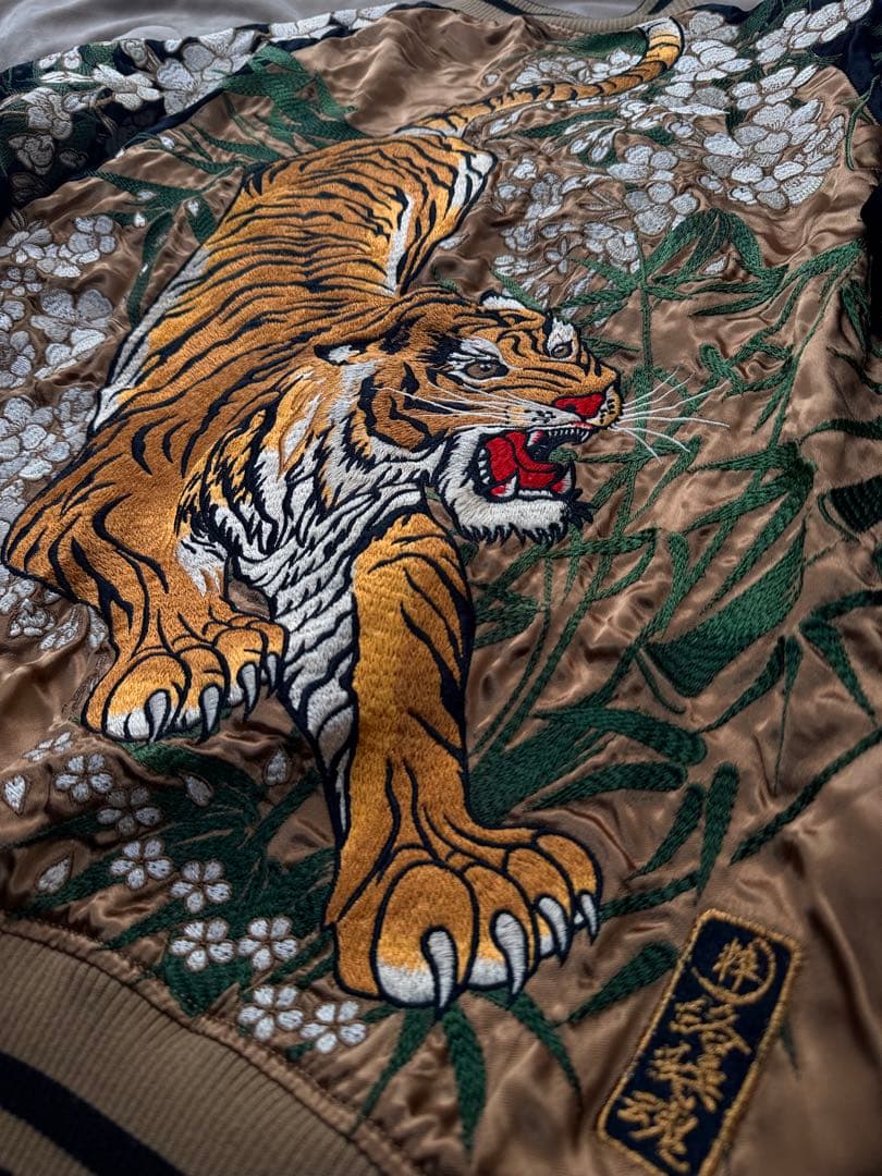 美品 ２面用 絡繰魂 虎 桜 日本限定 スカジャン vintage レーヨン