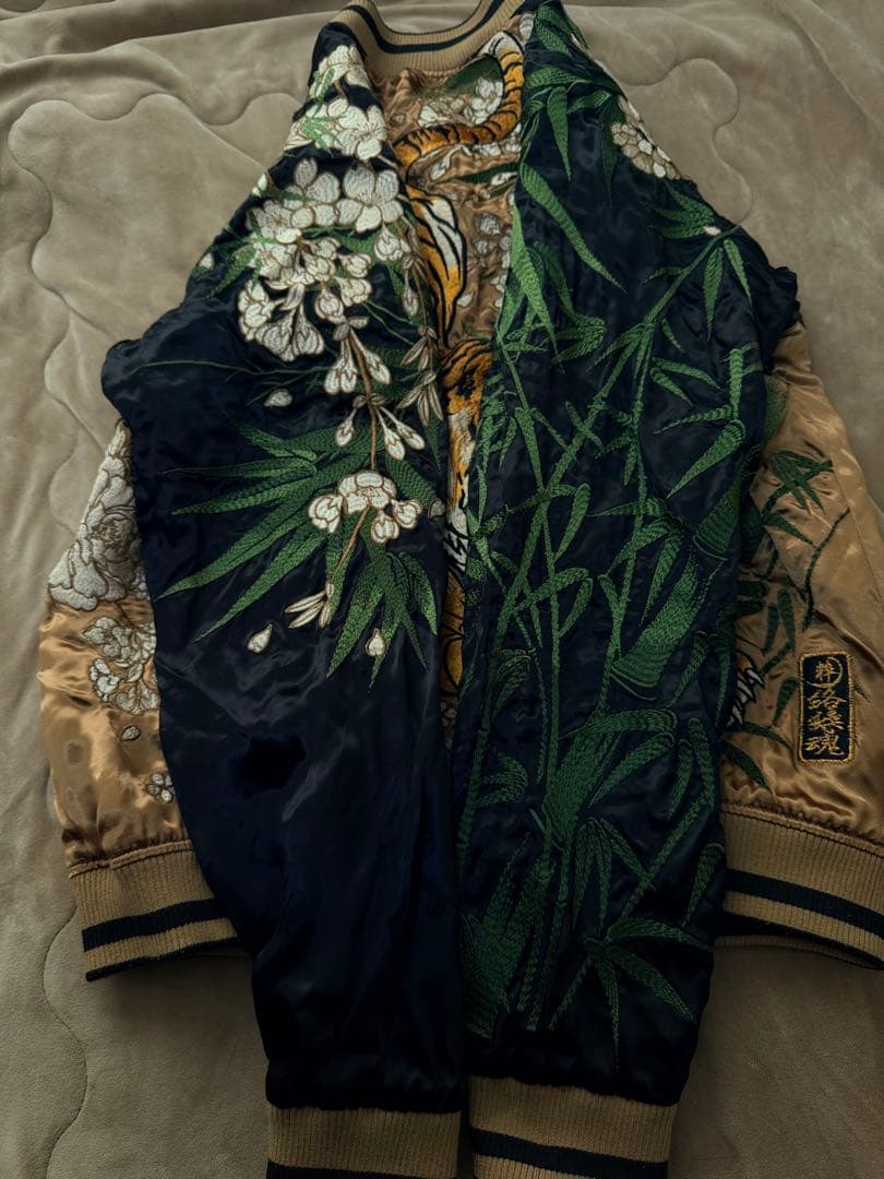 美品 ２面用 絡繰魂 虎 桜 日本限定 スカジャン vintage レーヨン