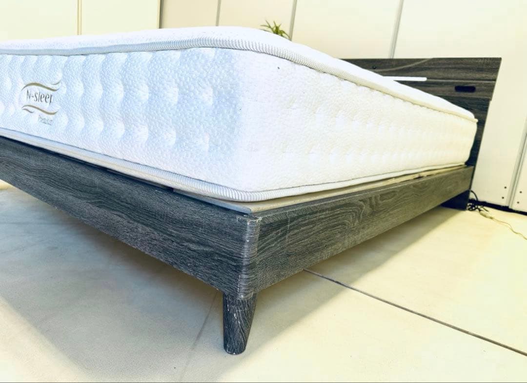 ダブルベッド フレーム付き LEDライト