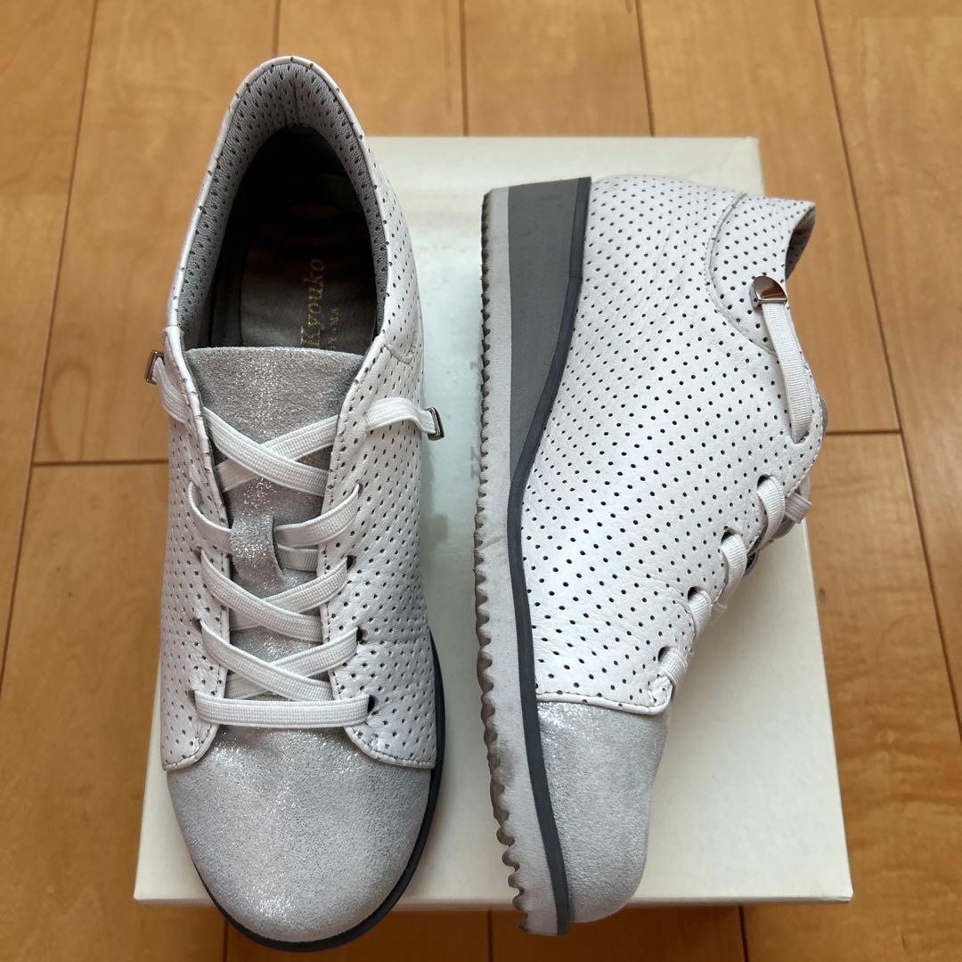 【ミスキョウコ】レディース白スニーカー 23.0cm、靴べら付き