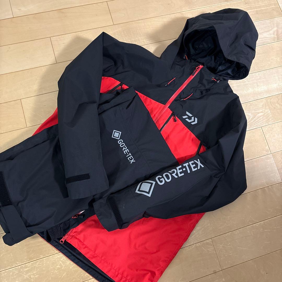 ダイワ　ゴアテックス　バーサタイル　レインスーツ　XLサイズ　レッド