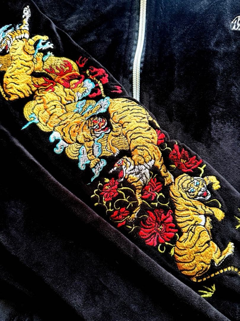 け*い様 【チュウカタベタイ】Tiger track jacket XL