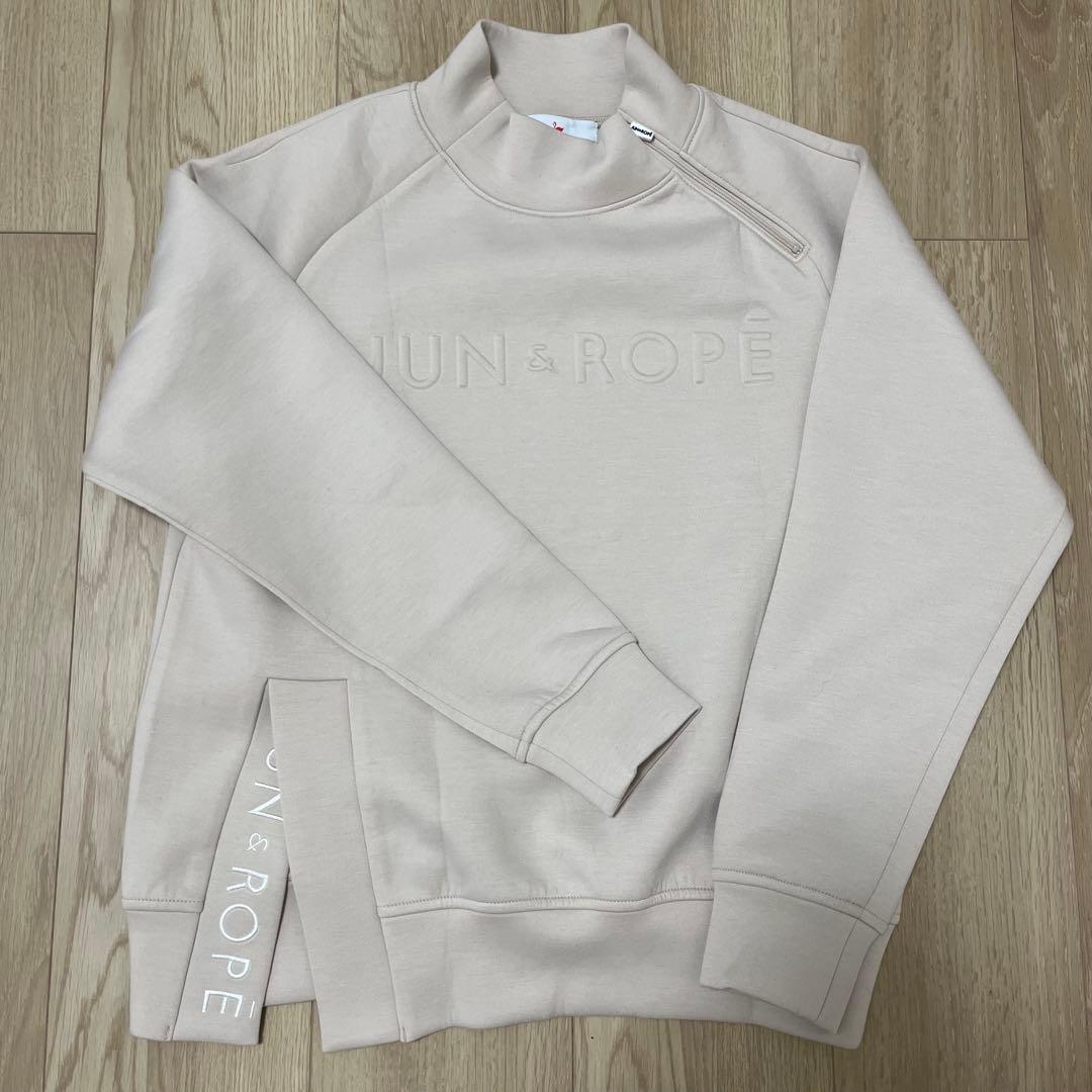 JUN＆ROPE エンボスロゴモックネック長袖プルオーバー