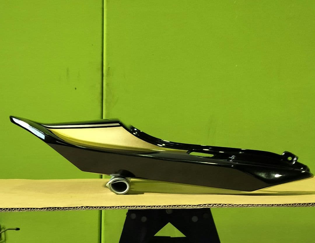 早いもの勝ち！zrx1200ダエグ　VERTIAヴェルティア　ロングテールカウル