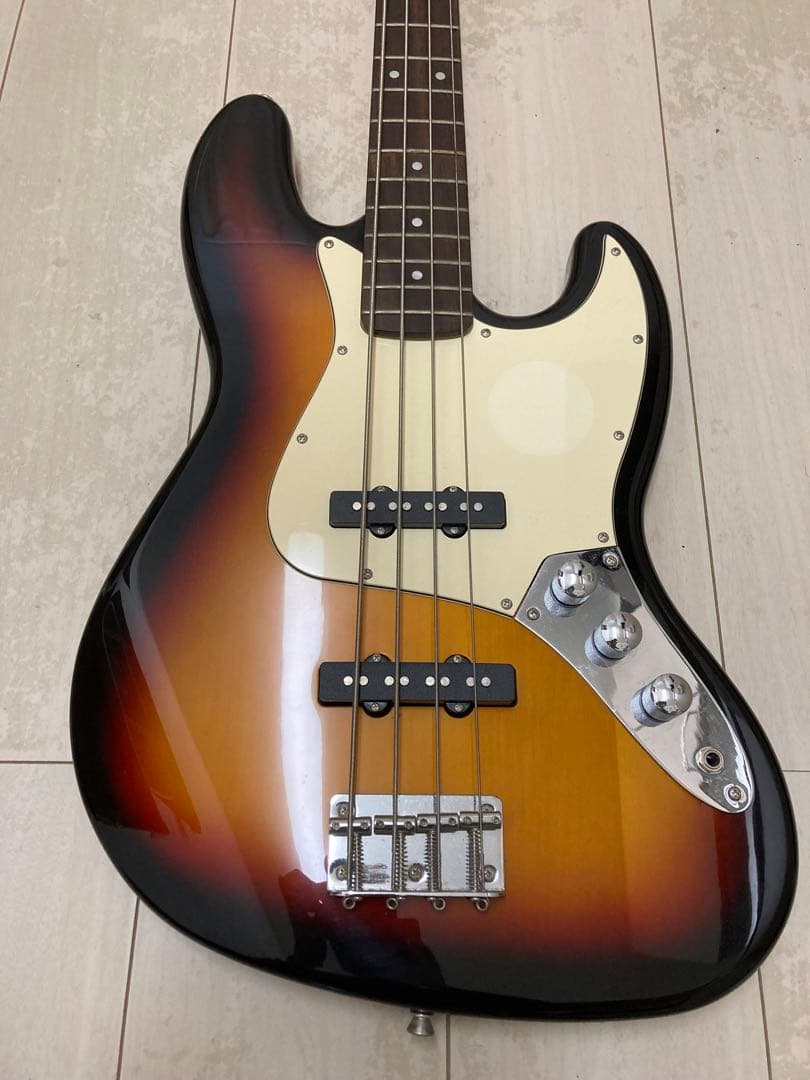 【直受けお安くします】Squie by Fender エレキベース サンバースト