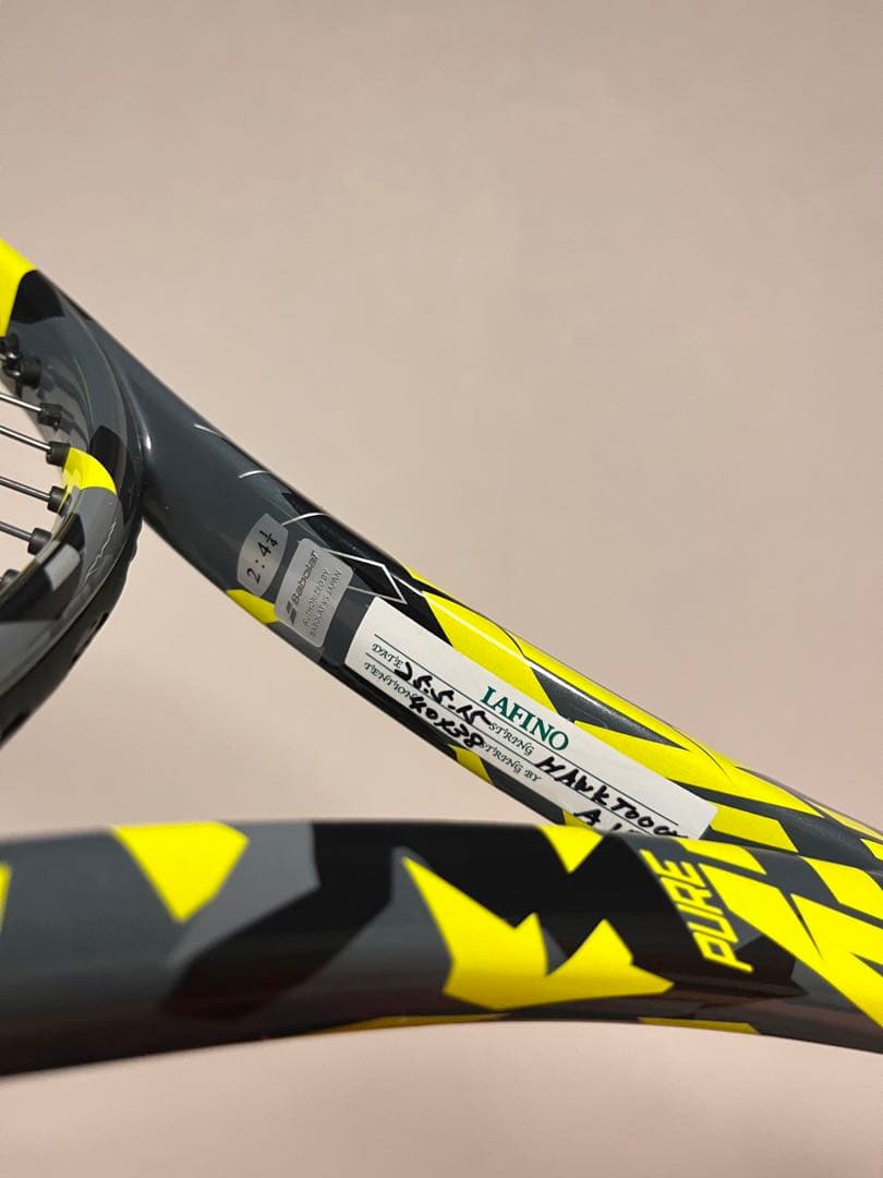 Babolat ピュアアエロ98 テニスラケット グリップ2