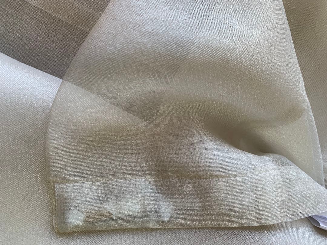 引っ掻き傷ありフィスバFISBA薄ベージュレースカーテン205×215が2枚