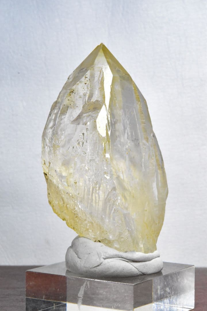 パキスタン スカルドゥ産 ライトゴールデンヒーラーポイント