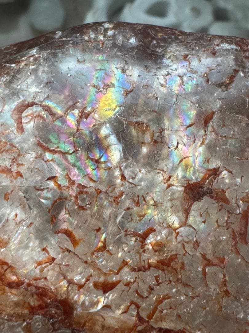 溢れる虹　ノンポリッシュ ファイヤークォーツ（ブラジル産／専用スタンド付き）