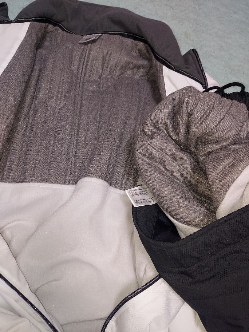 ミズノ　ブレスサーモ　中綿入り　ウィンドブレーカー上下Lサイズ　かなり美品