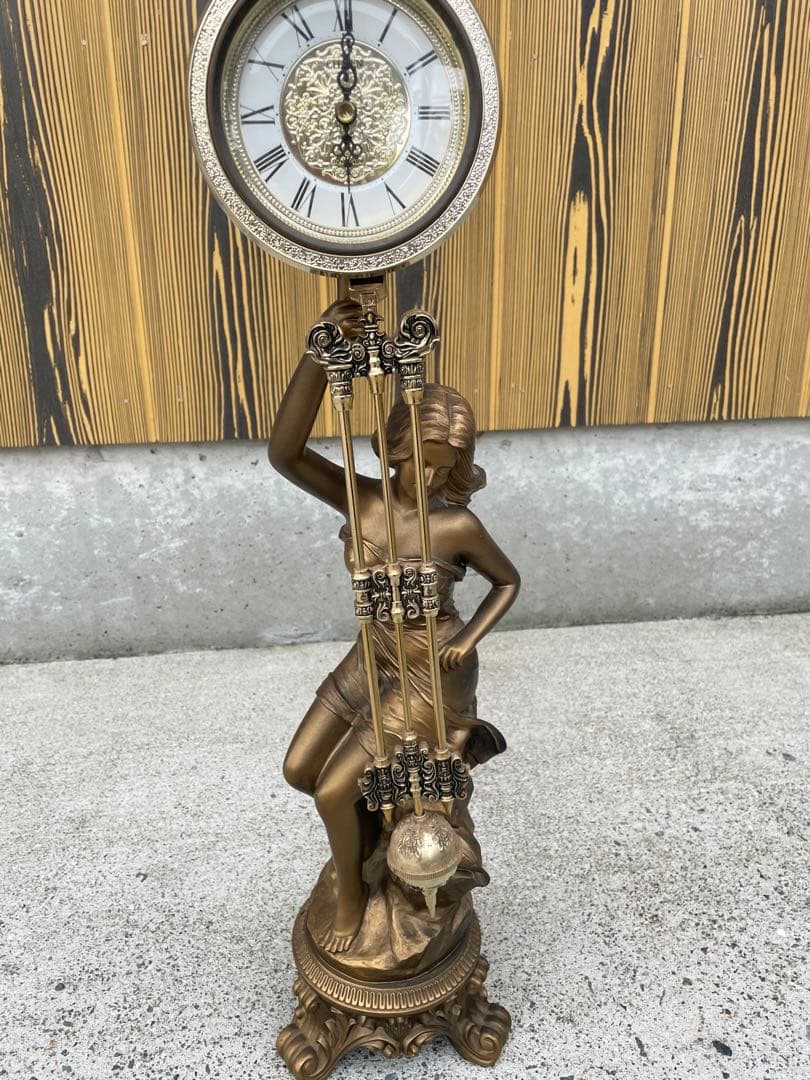 装飾時計 女性の像 ブロンズ色