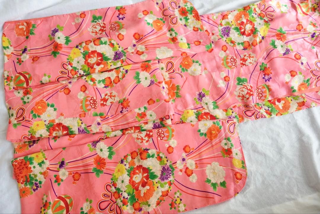 アンティーク子供着物　花薬玉　四つ身　華やか　お正月　七五三に