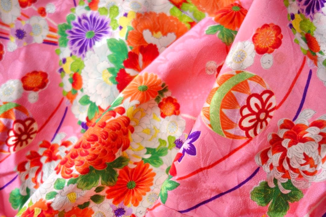 アンティーク子供着物　花薬玉　四つ身　華やか　お正月　七五三に