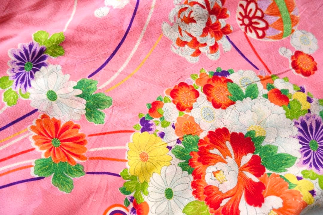 アンティーク子供着物　花薬玉　四つ身　華やか　お正月　七五三に