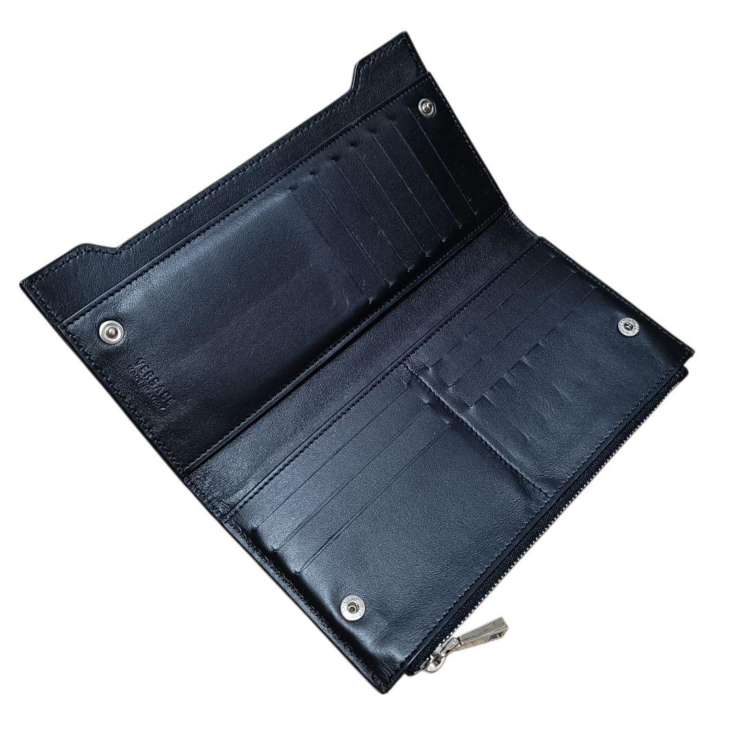 美品 ベルサーチ VERSACE ブラック 差し込みカードケース付 長財布