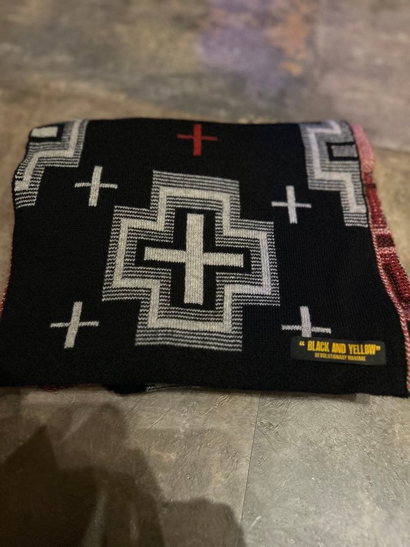 RATS ラッツ　クロス柄　マフラー　新品　黒