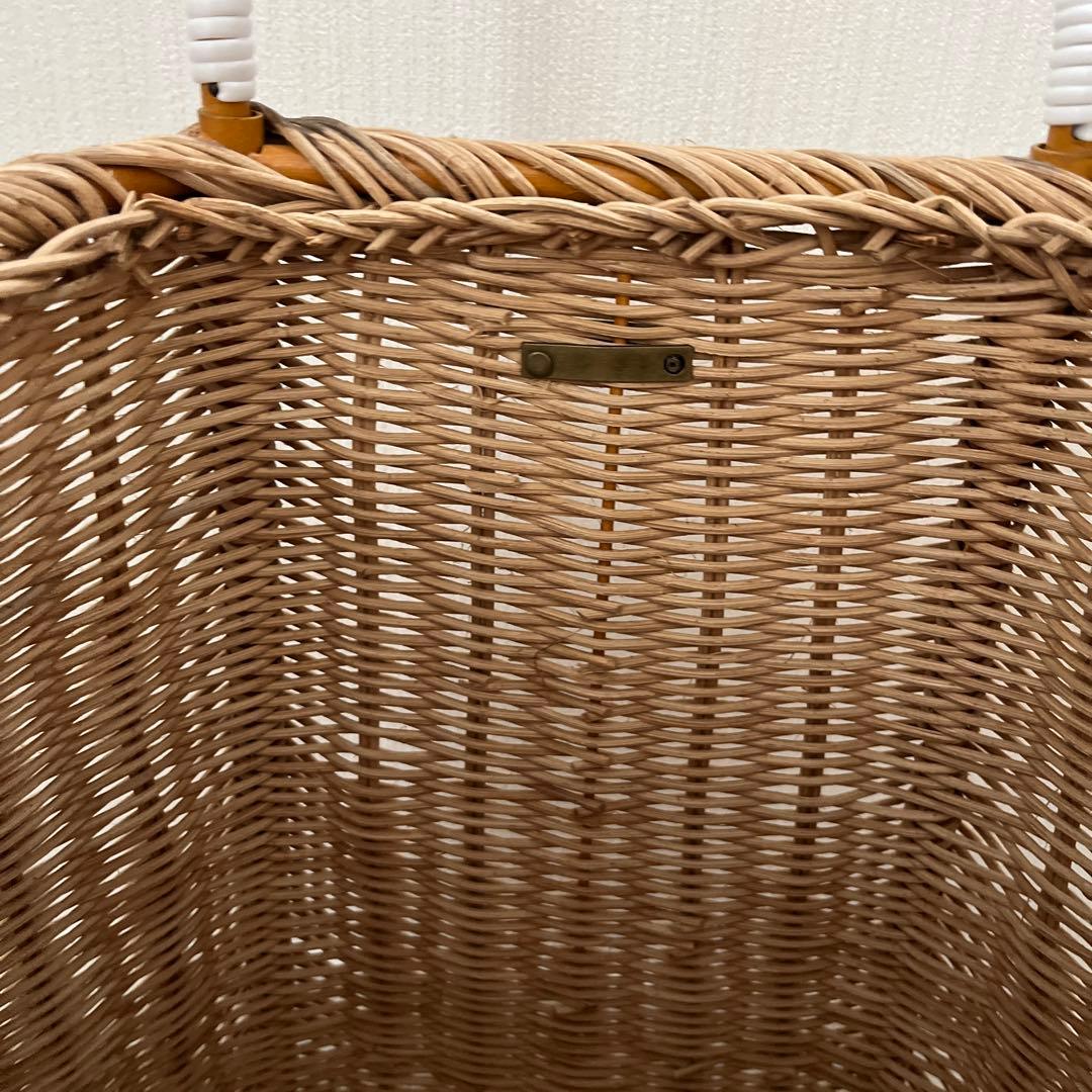 オリエラ　キャスター付きラタンバスケット 大きめ