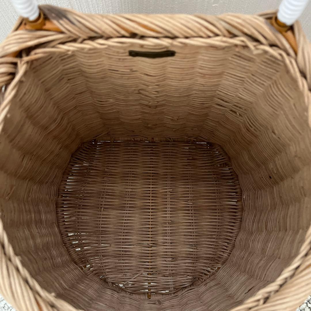 オリエラ　キャスター付きラタンバスケット 大きめ