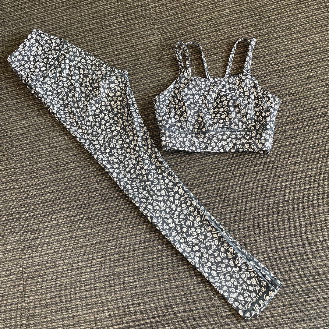 emmi花柄スポーツブラとレギンスセット