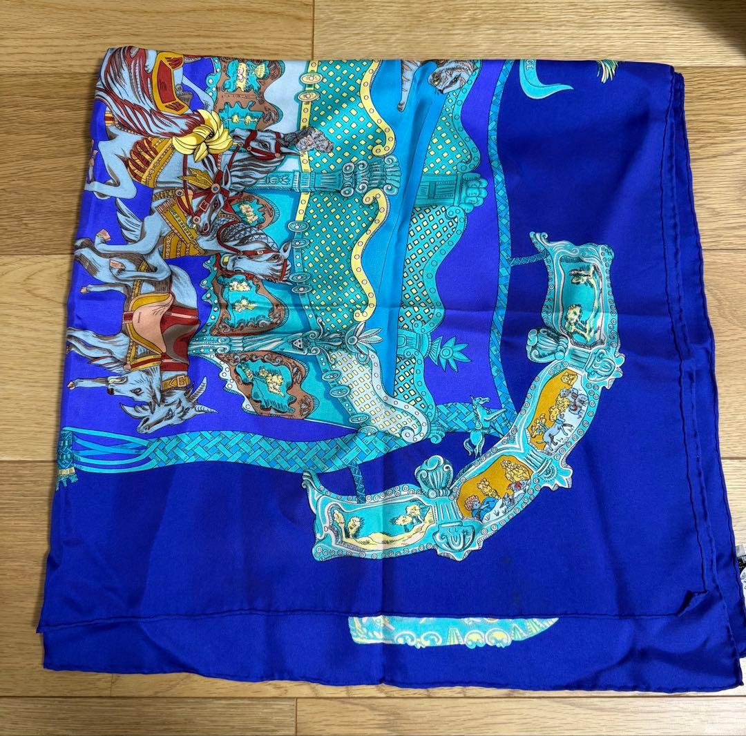 HERMES エルメス　スカーフ　カレ　90 青　シルク　メリーゴーランド