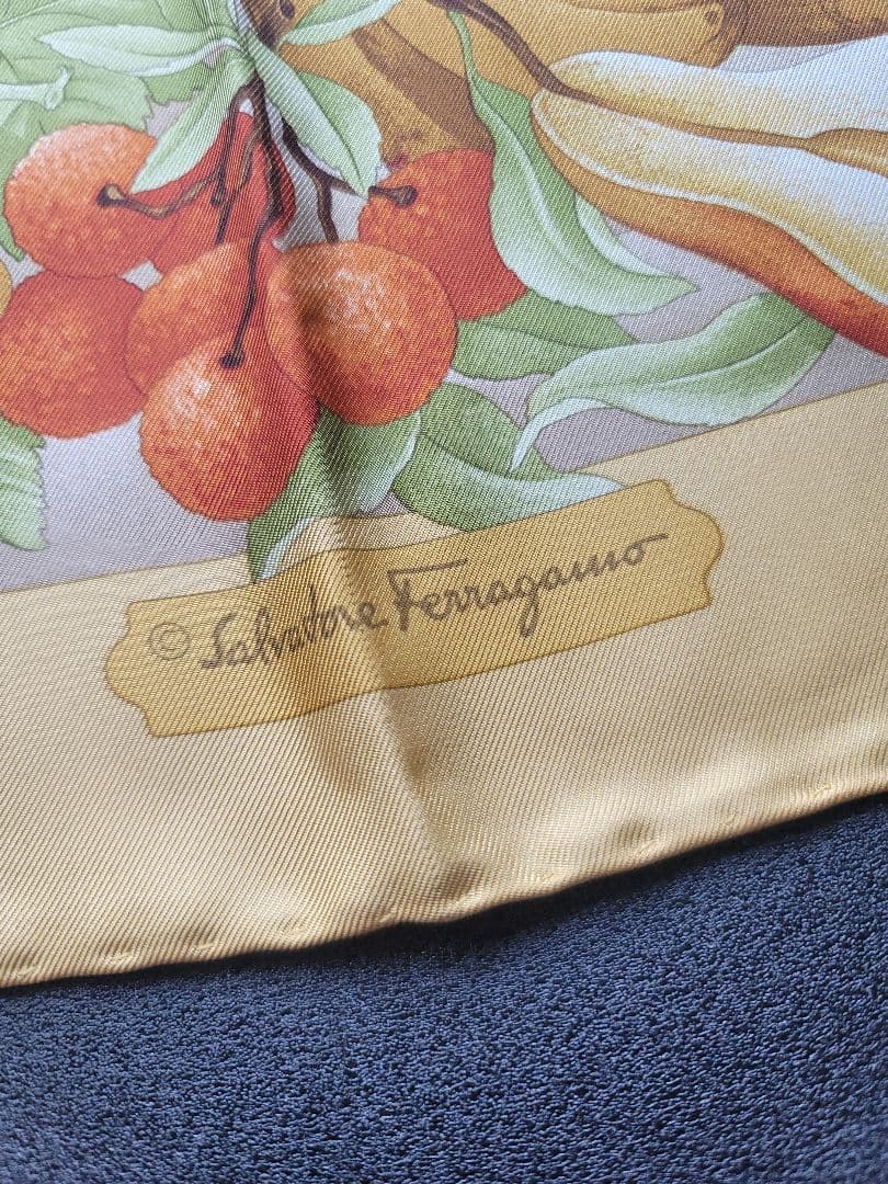 【期間限定お値下げ中】フェラガモ Ferragamo スカーフ 新品未使用品