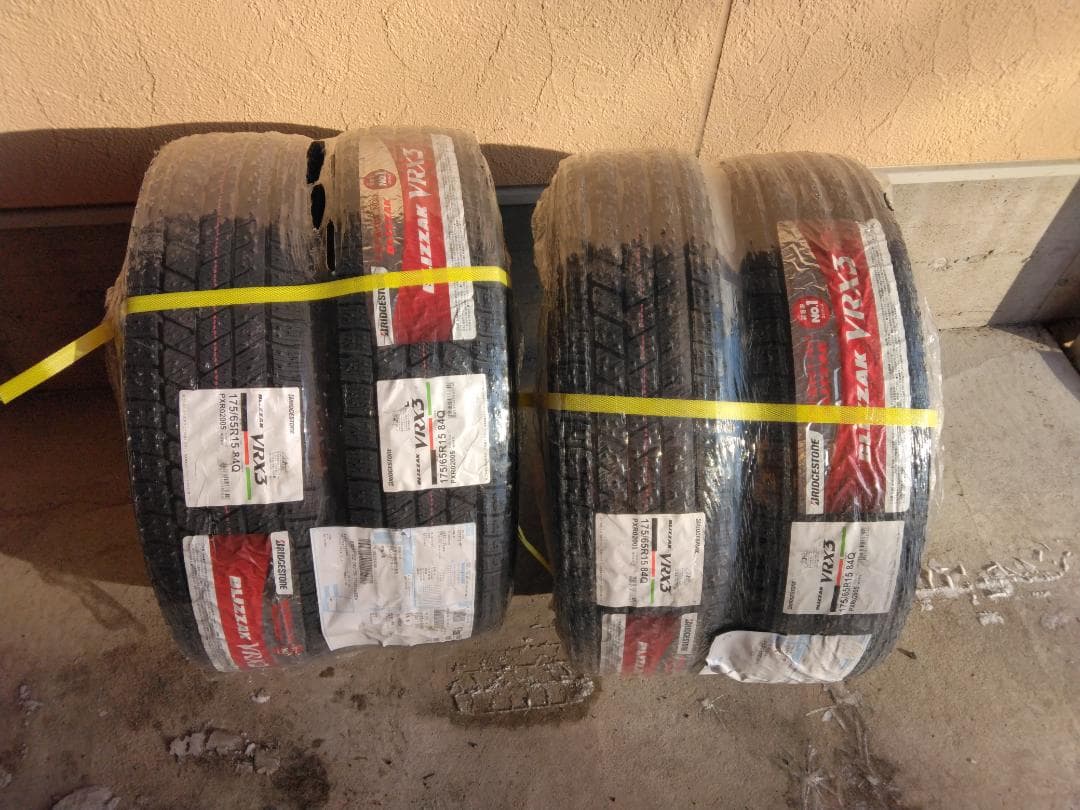 BRIDGEESTONE BLIZZAK　VRX3