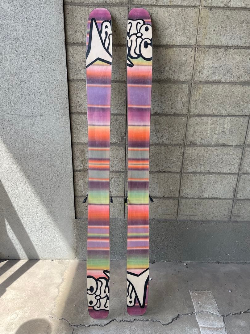 最終値下げ　Atomic ベンチェトラ-スキー板 ロッカーカラフルデザイン