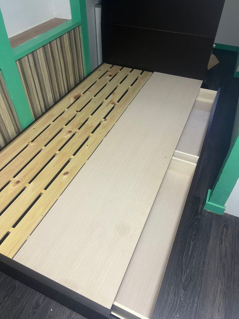 ダブルベッドフレーム 引き出付き 木製【取りに来て頂ける方限定。大阪市港区です】