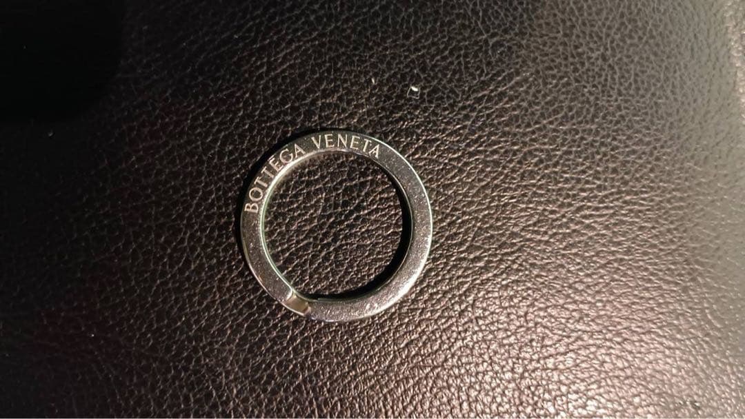 BOTTEGA VENETA　フック付きトライアングル キーリング パラキート