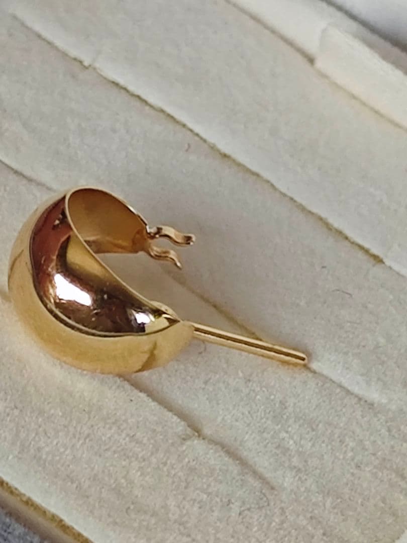 K18ゴールド ハーフムーン 片耳用ピアス