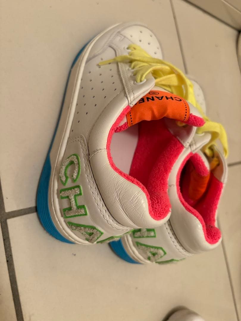 CHANEL カラフル刺繍スニーカー