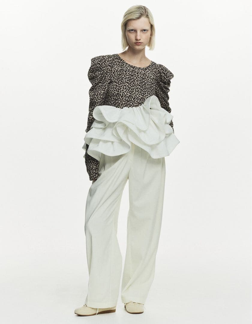 トップス Bibiy. EFFIE PEPURAMU LEOPARD TOP