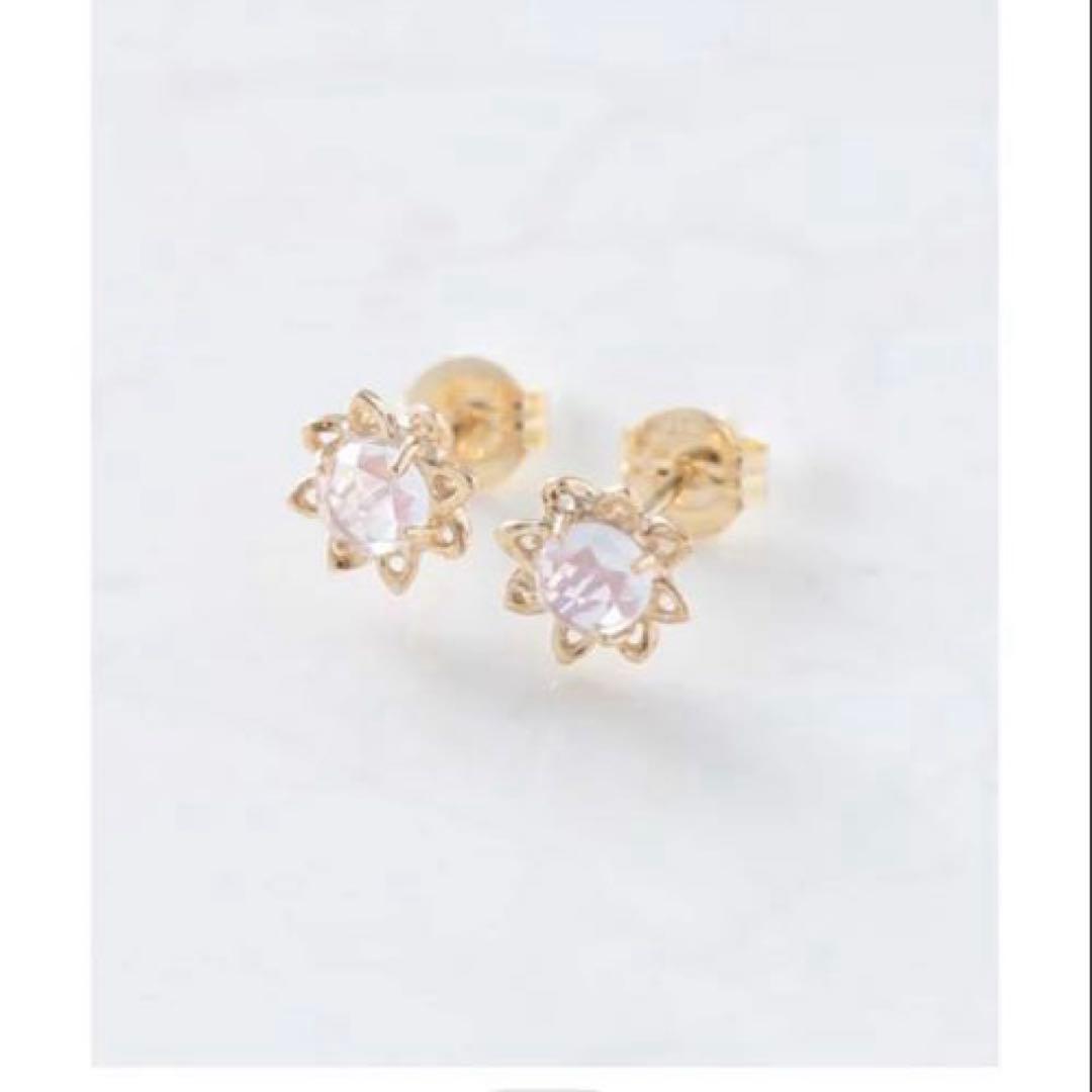 ノワールドプーペ　K10 ロイヤルブルームーンストーン フラワーピアス