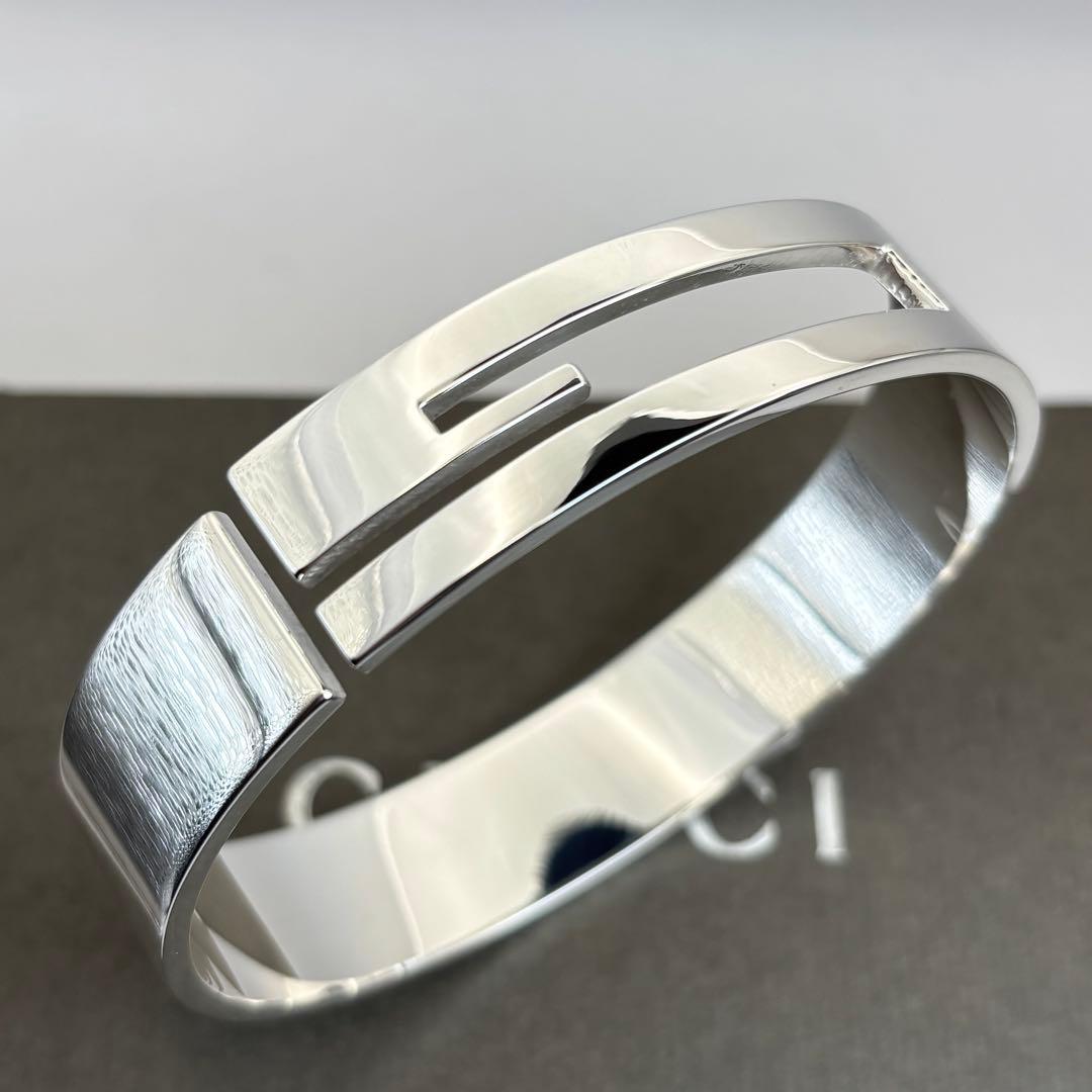 【新品磨き】GUCCI カットアウトG バングル ブレスレット