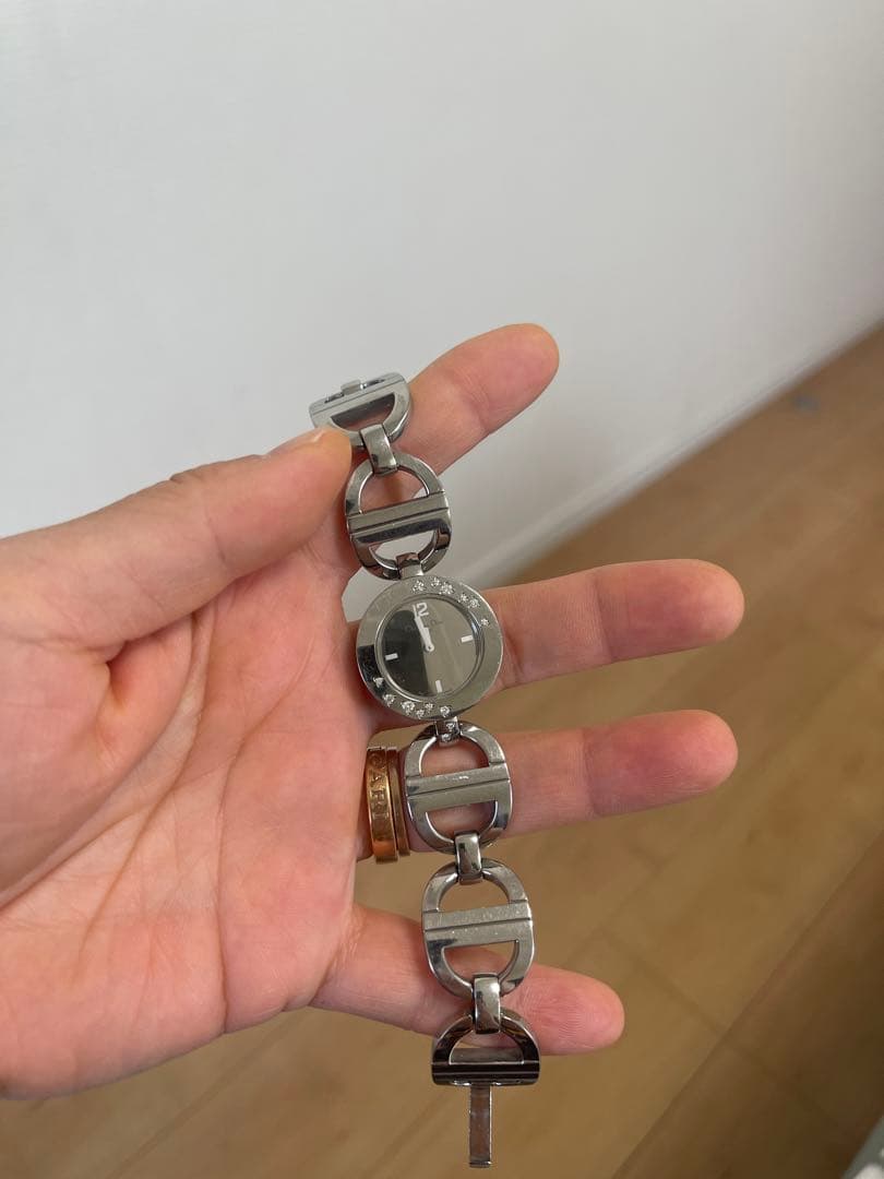 エレガントなシルバー腕時計Dior