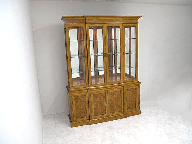 ドレクセルヘリテイジ　照明付きキュリオケース　　 飾り棚/チャイナキャビネット