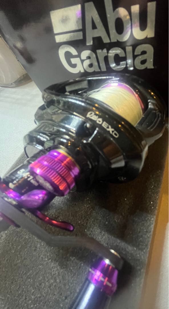 Abu Garcia EXD ベイトリール 5.4:1 黒/紫
