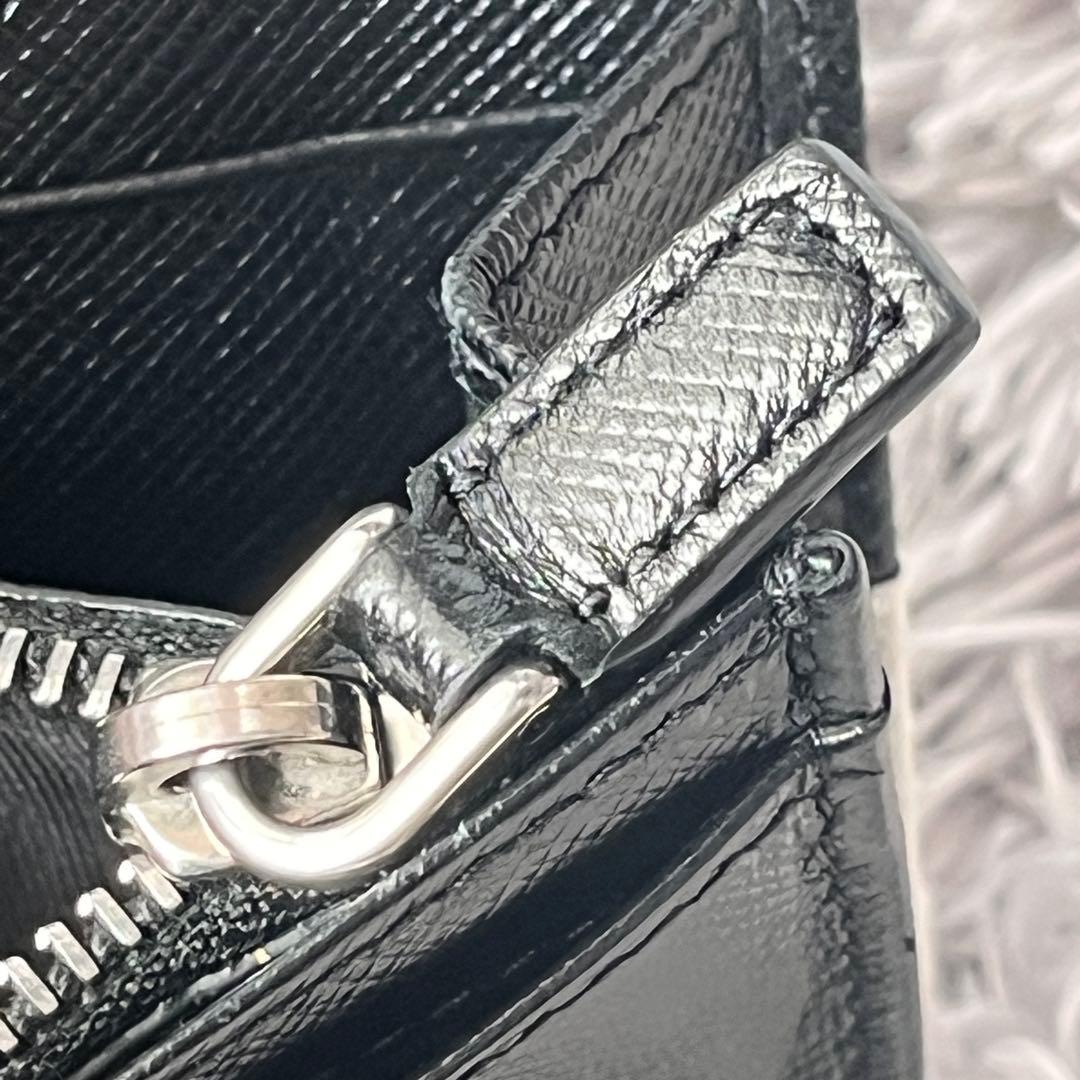 プラダ　メンズ長財布　サフィアーノ　三角ロゴパッチ　バイカラー　ブラック