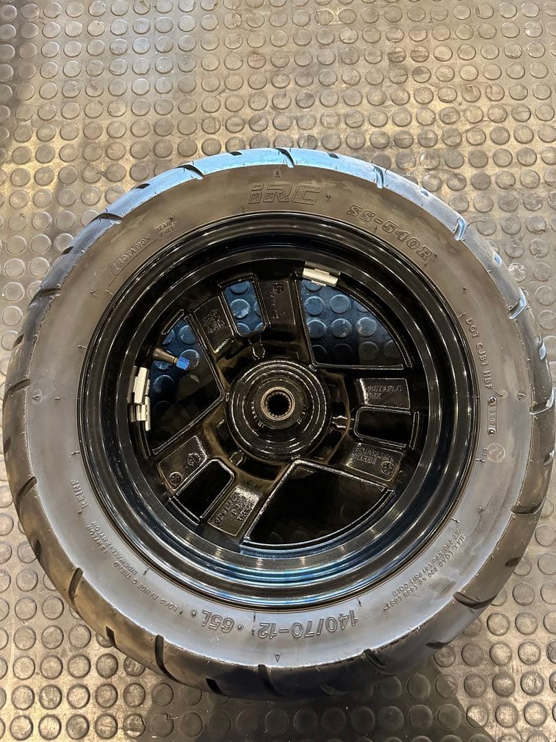 4D9マジェスティ 純正 リアタイヤ ホイール SG20J