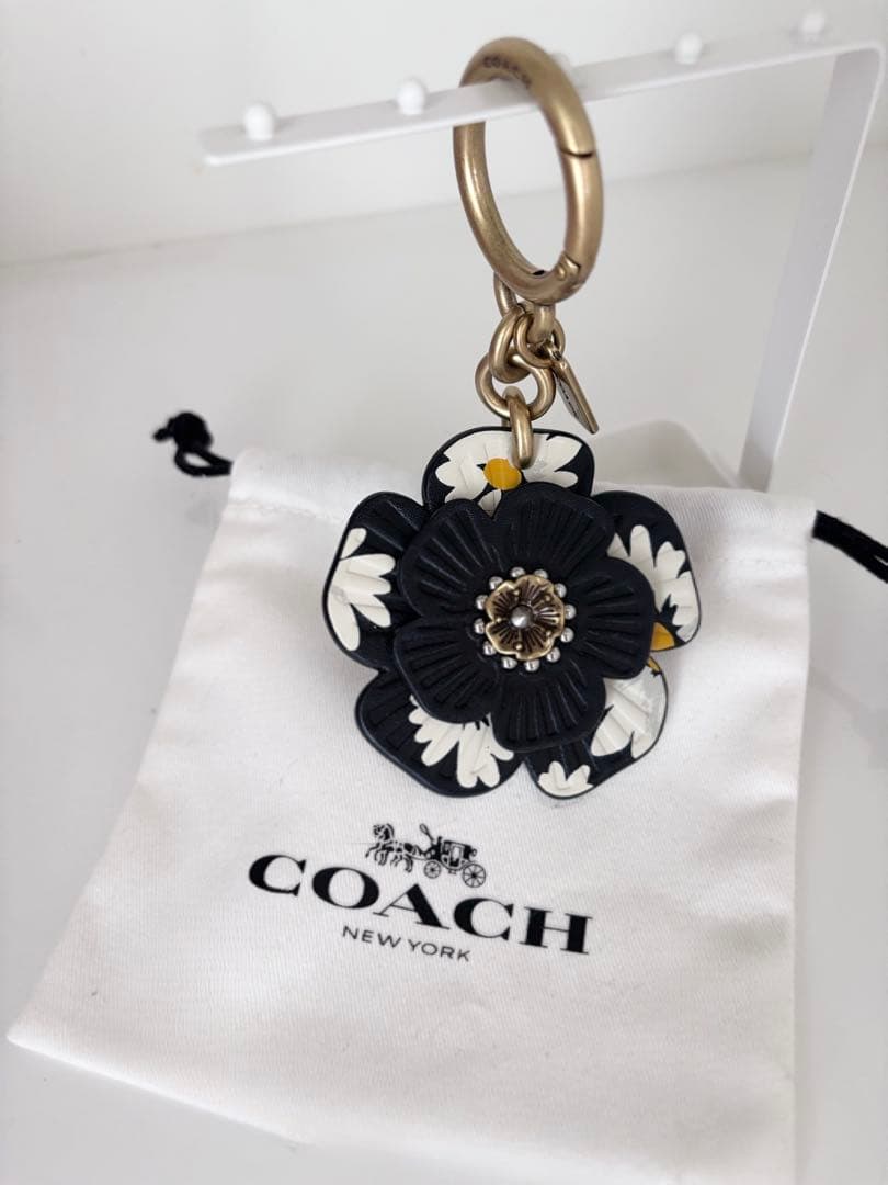 ★最終値下★COACH日本限定ティーローズ バッグチャーム・フローラル プリント