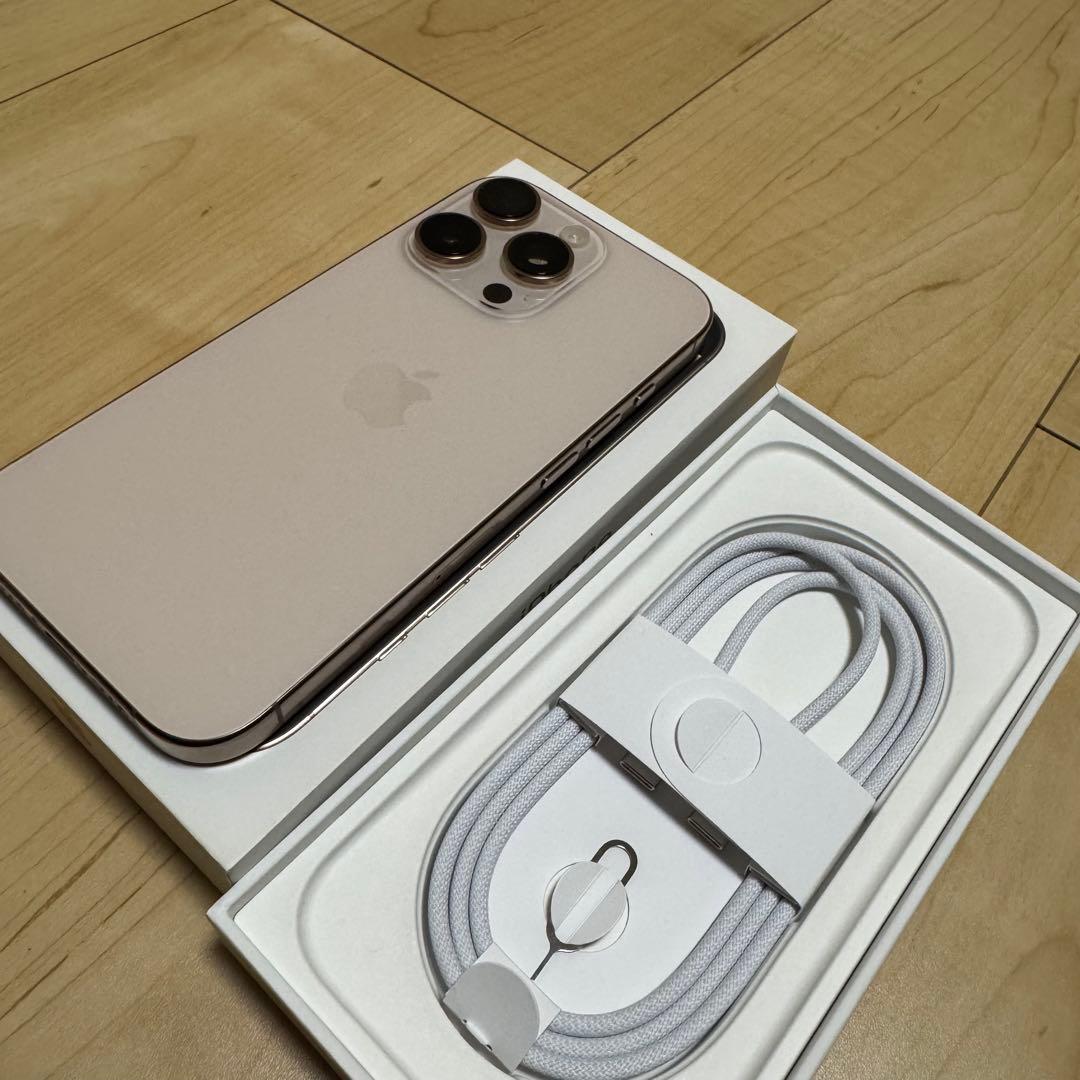 極美品　iPhone16PRO SIMフリー