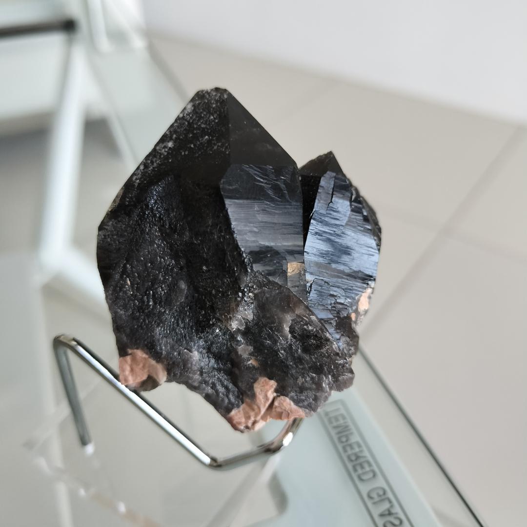 最高級モリオン=黒水晶[YhUW]原石　中国山東省産　台座付きインテリア　魔除け