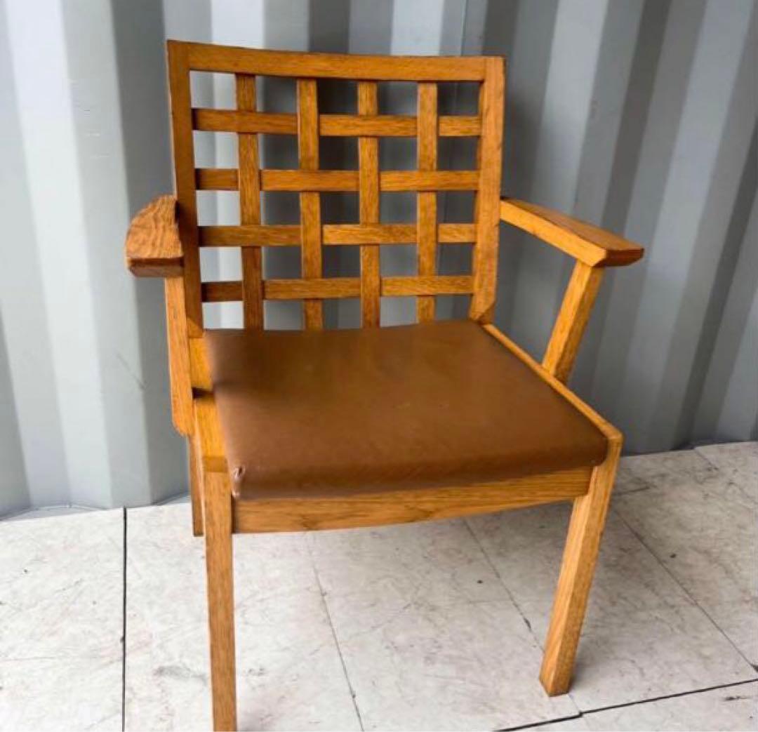 木製 格子状背もたれの椅子