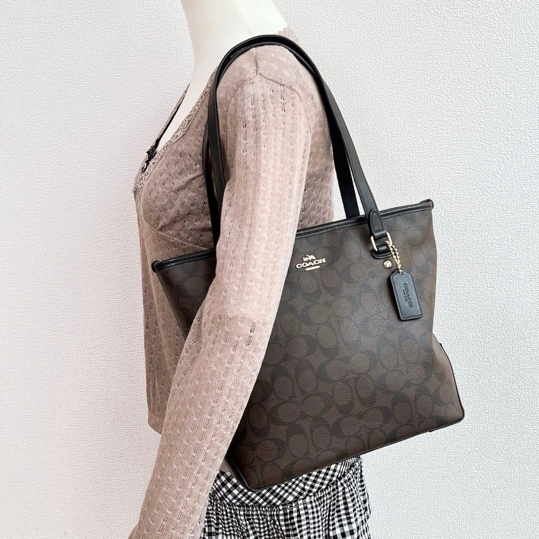 美品★COACH コーチ トートバッグ 肩掛け シグネチャー ブラウン チャーム