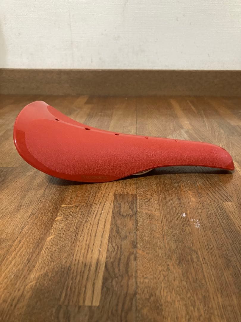 希少 未使用 kuwahara クワハラ プラ サドル レッドAERO エアロ