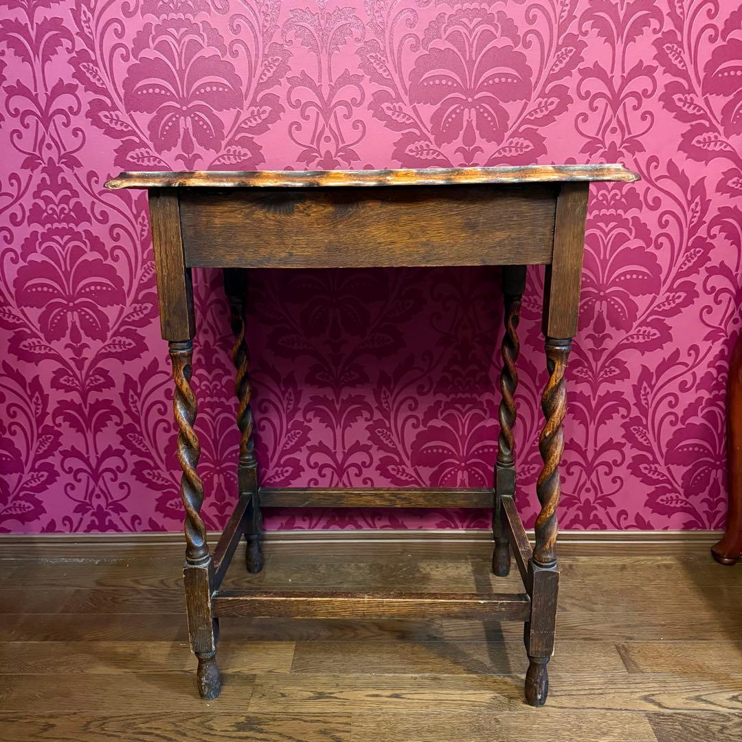 英国アンティーク 木製　ツイストレッグテーブル　オケージョナルテーブル