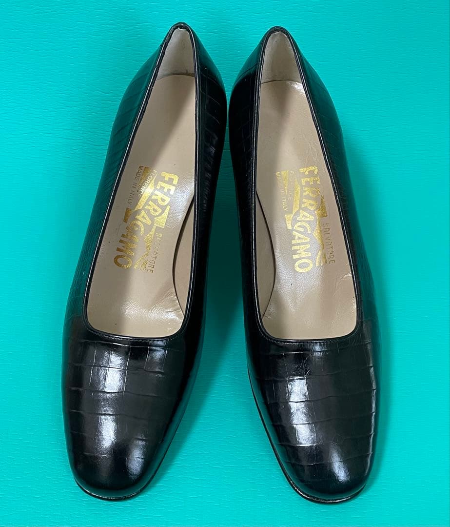 あ*こ様 Ferragamo ブラックレザー パンプス 中ヒール