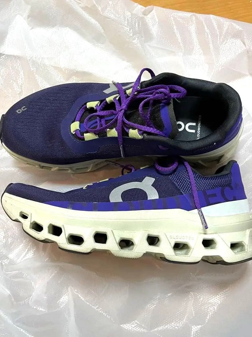 On Cloudmonster パープル スニーカー